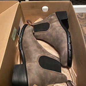 Blundstone Rustic Brown 7. New in box.